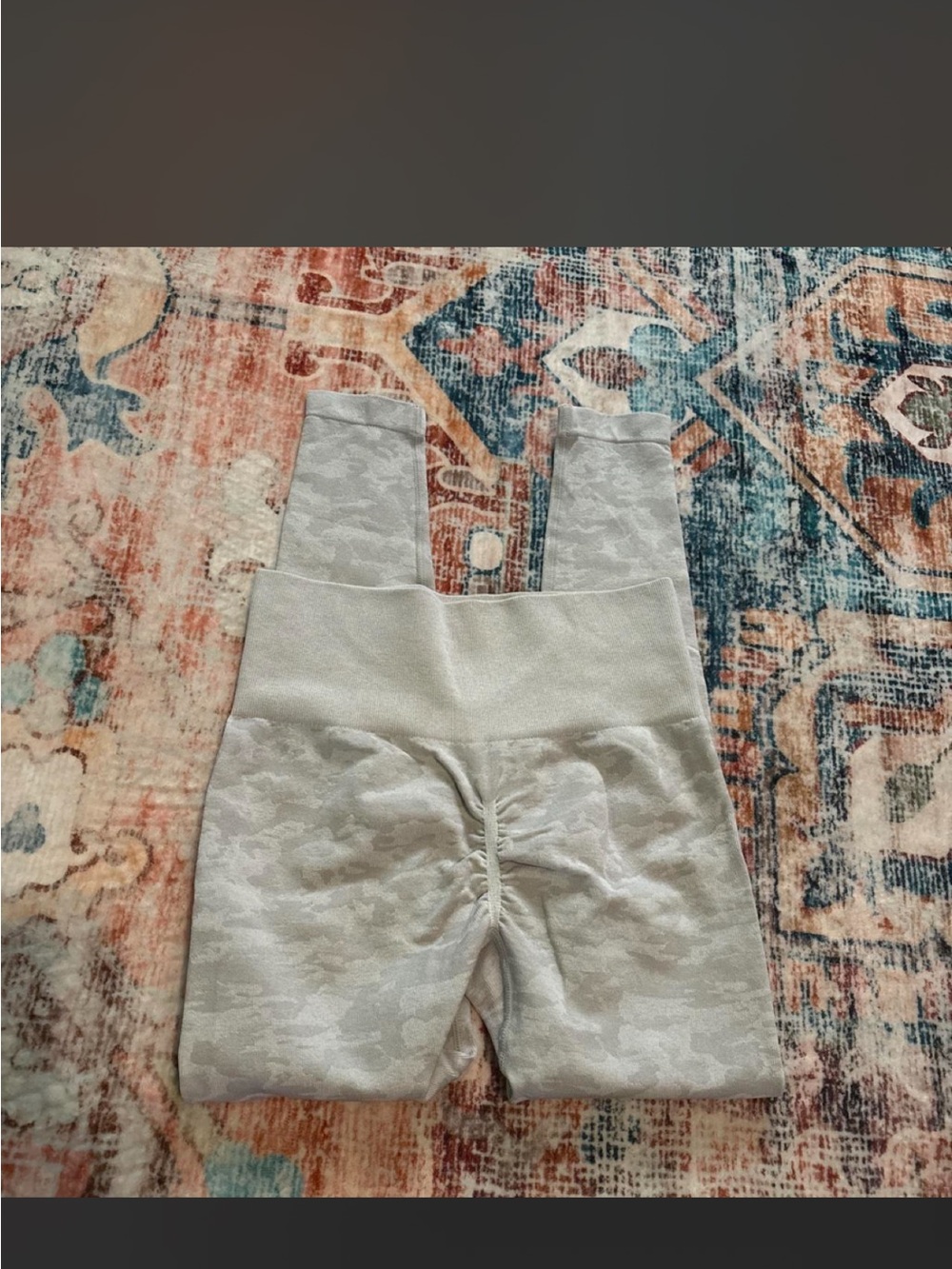 Women’s Light Gray Camouflage High-Waist Scrunch Leggings